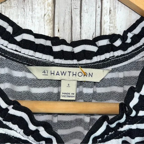 41 Hawthorn Black & White Stripe Palm Sleeveless Blouse - Picture 5 of 5